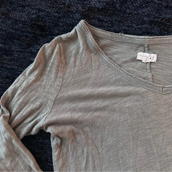 Green Long Sleeve Pocket Tee | Subtle V Neck - Picture 2 of 8